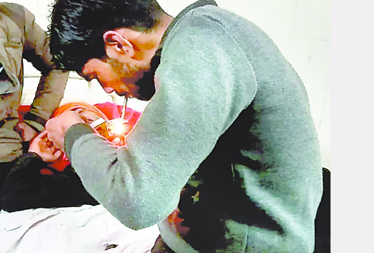 policeman gave smack to accused in district hospital of Raebareli