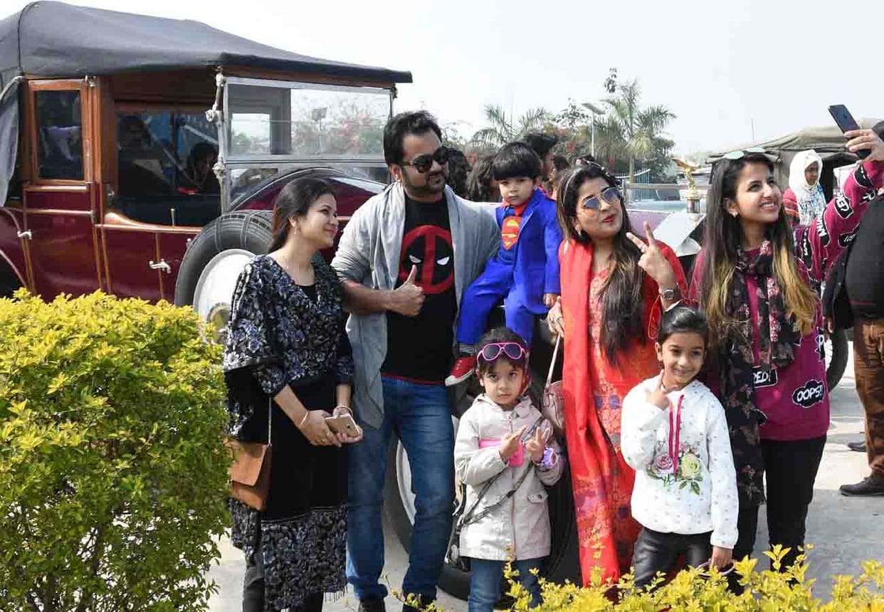 Amar Ujala aprajita-100 million smiles, Vintage Car Rally in kanpur