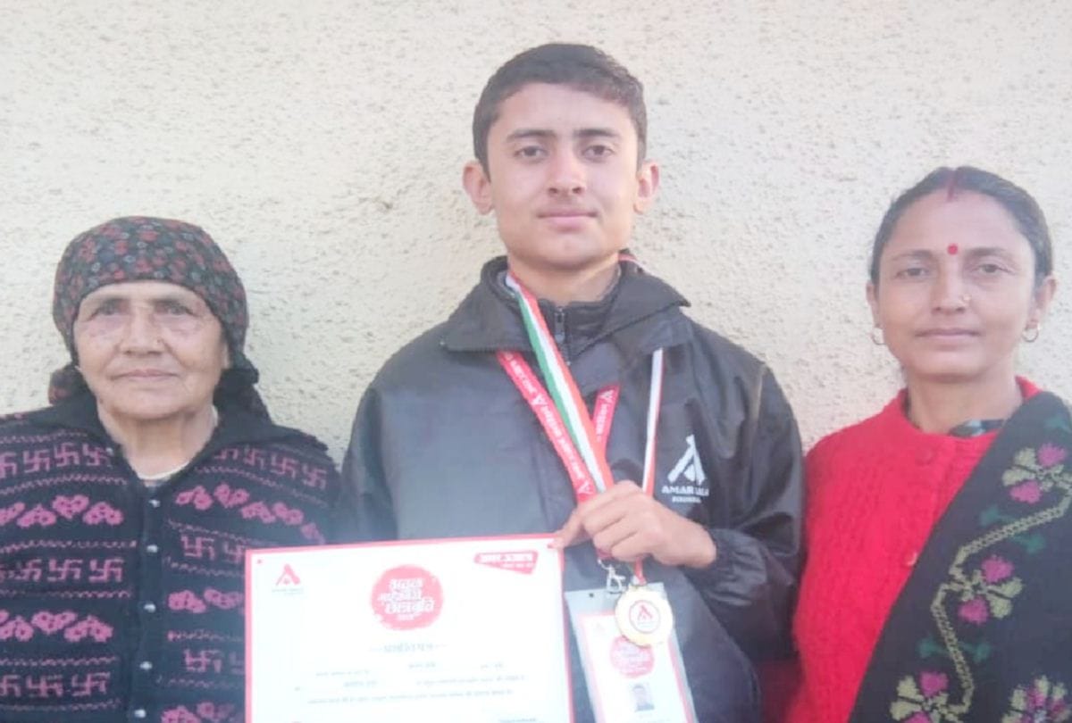 51 thousand atul maheswari scholarship given by Defense Minister to Karan of Neen School shimla