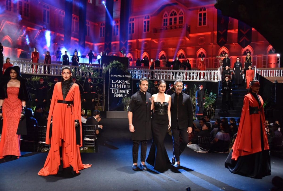 Kareena Kapoor Khan looks stunning at Lakme Fashion week 2019