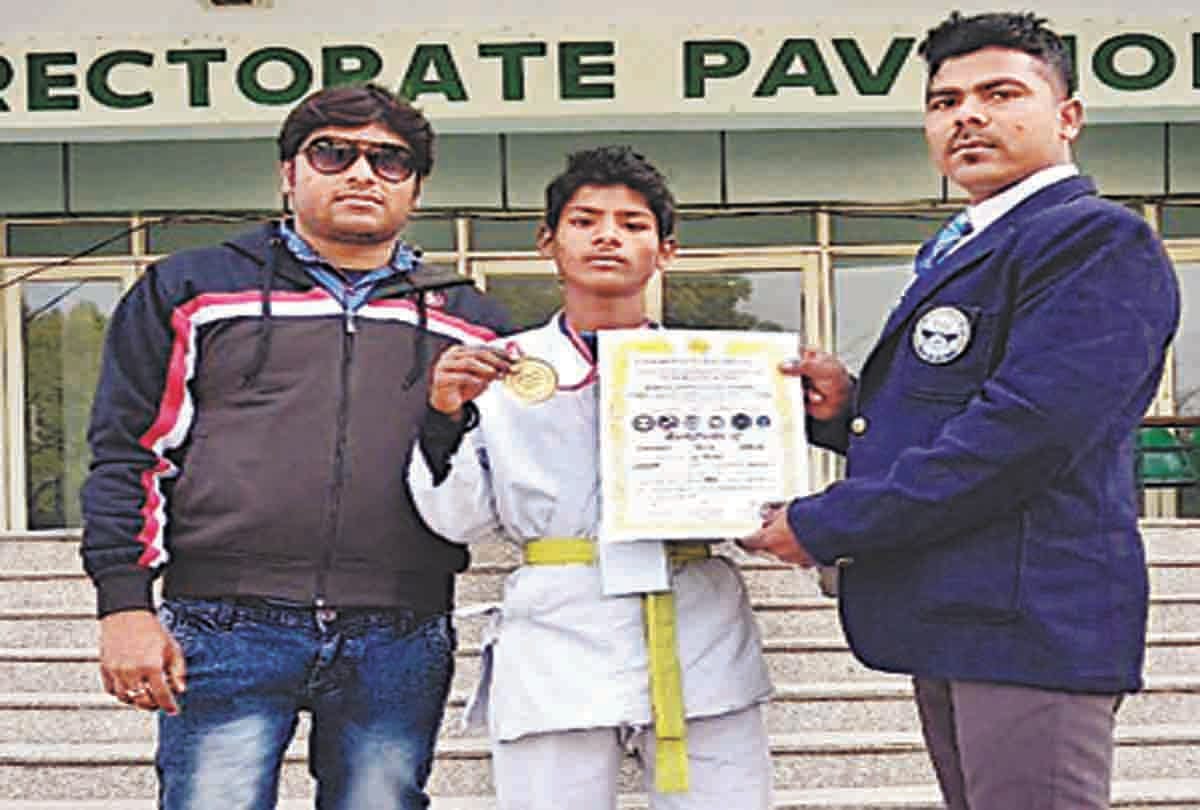 Son of the laborer won gold at the National Karata Championship