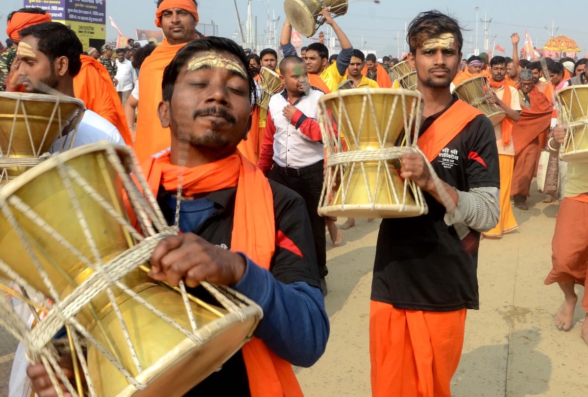 Kumbh Mela 2019 Kinnar Akhara shouted jai shree ram in prayagraj shahi snan