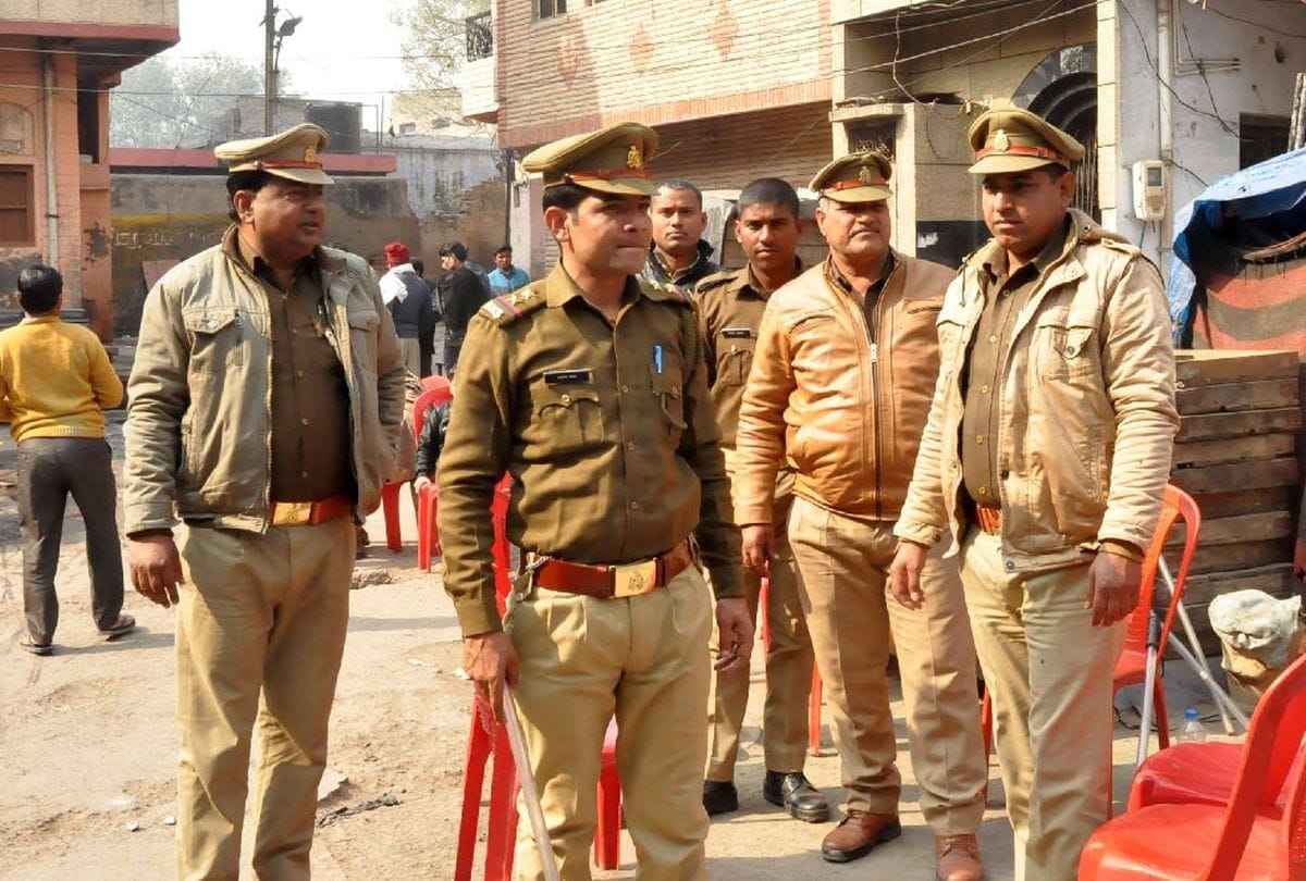 police deployed in mantola after communal violence in agra