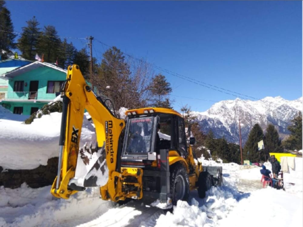 Snowfall stop in Uttarakhand now auli road open 