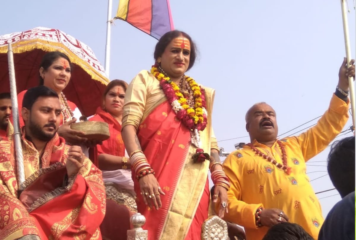 Kumbh Mela 2019 Kinnar Akhara shouted jai shree ram in prayagraj shahi snan