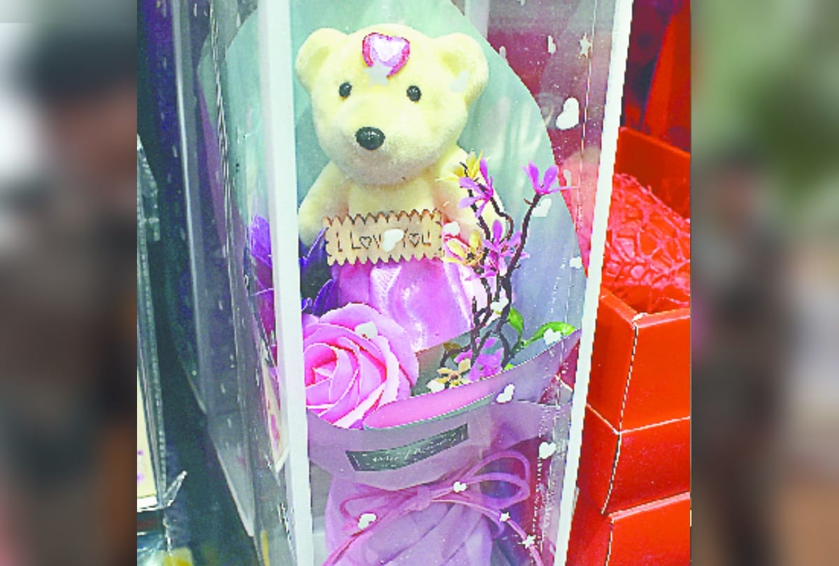 Choose these Special item to Gift your Loved ones for Valentine Day