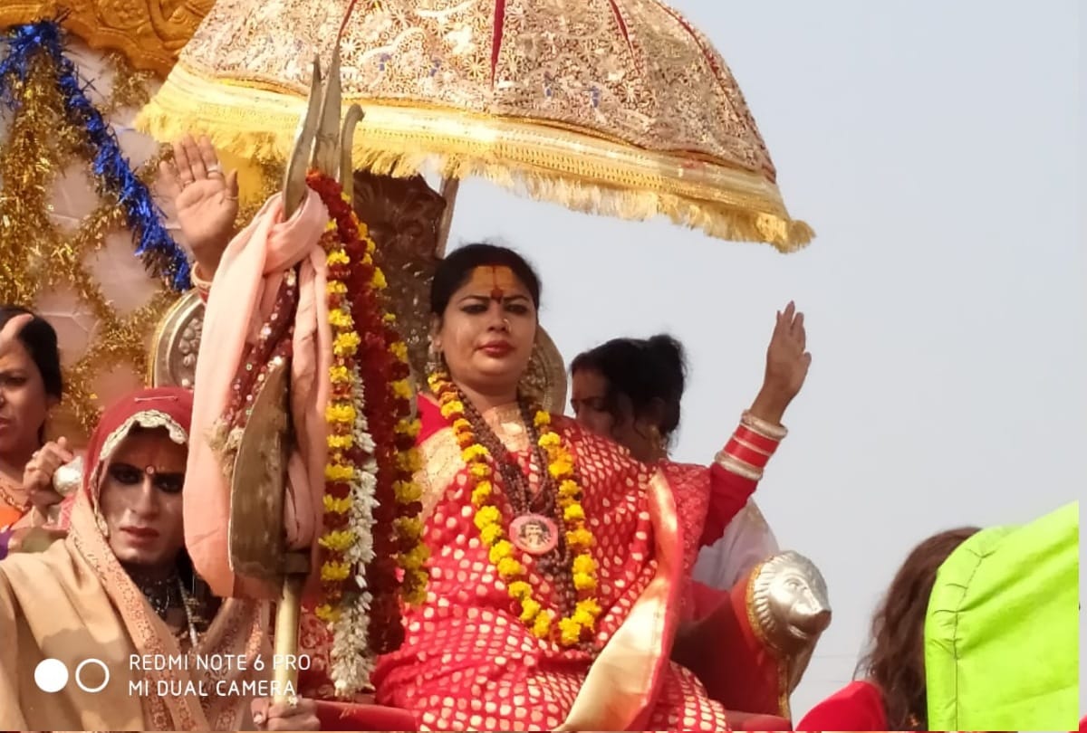 Kumbh Mela 2019 Kinnar Akhara shouted jai shree ram in prayagraj shahi snan