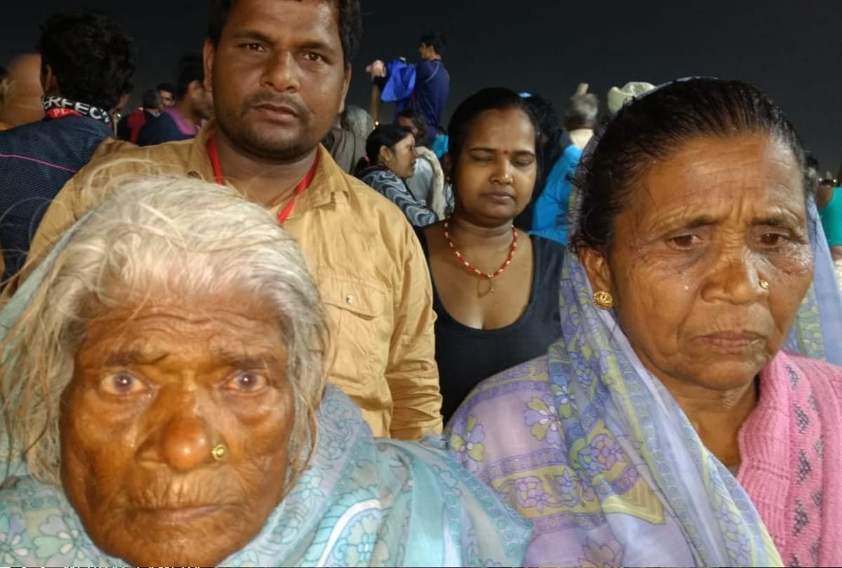 Kumbh 2019: two mother get holy dip son make important role in mauni amavasya