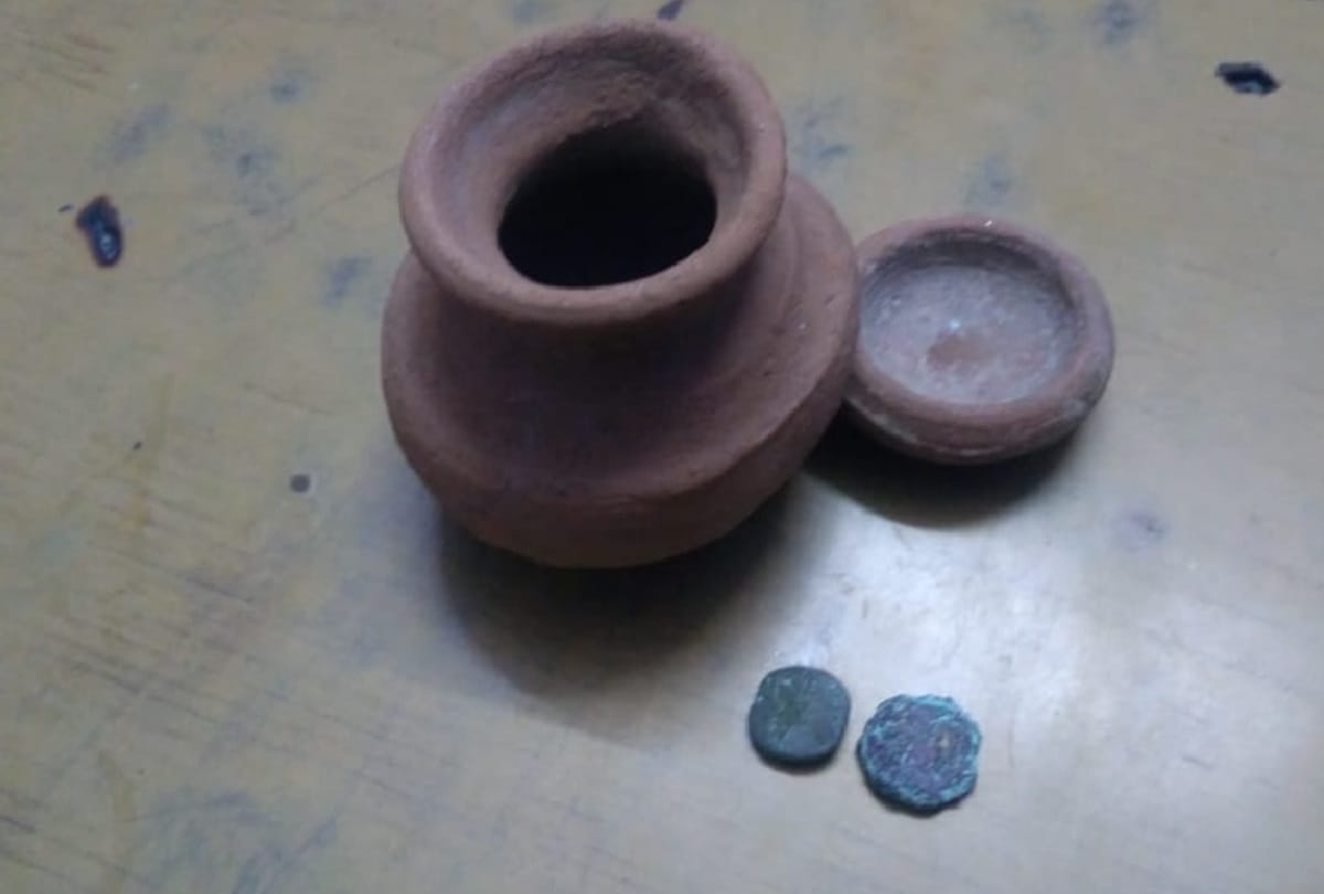 Metallic Coin and Pottery found of Mahabharata period in Hastinapur Meerut