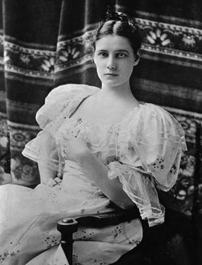 Weird story of 19th Century Journalist Revealed The Ways Women Were Tortured Strangely