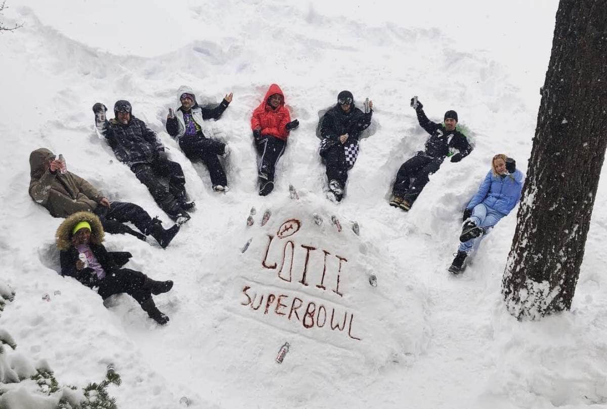 priyanka chopra trolled for share the cozy picture with hubby nick jonas in bedroom