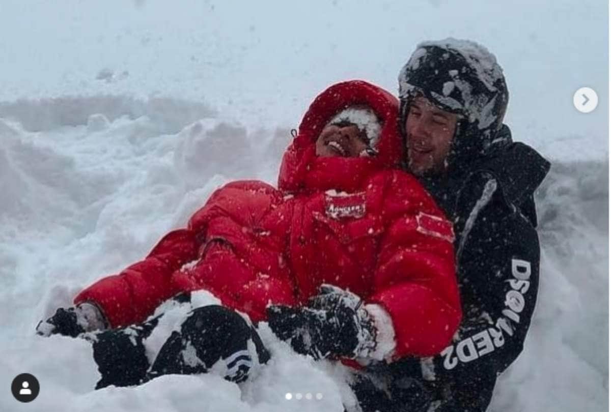 priyanka chopra trolled for share the cozy picture with hubby nick jonas in bedroom