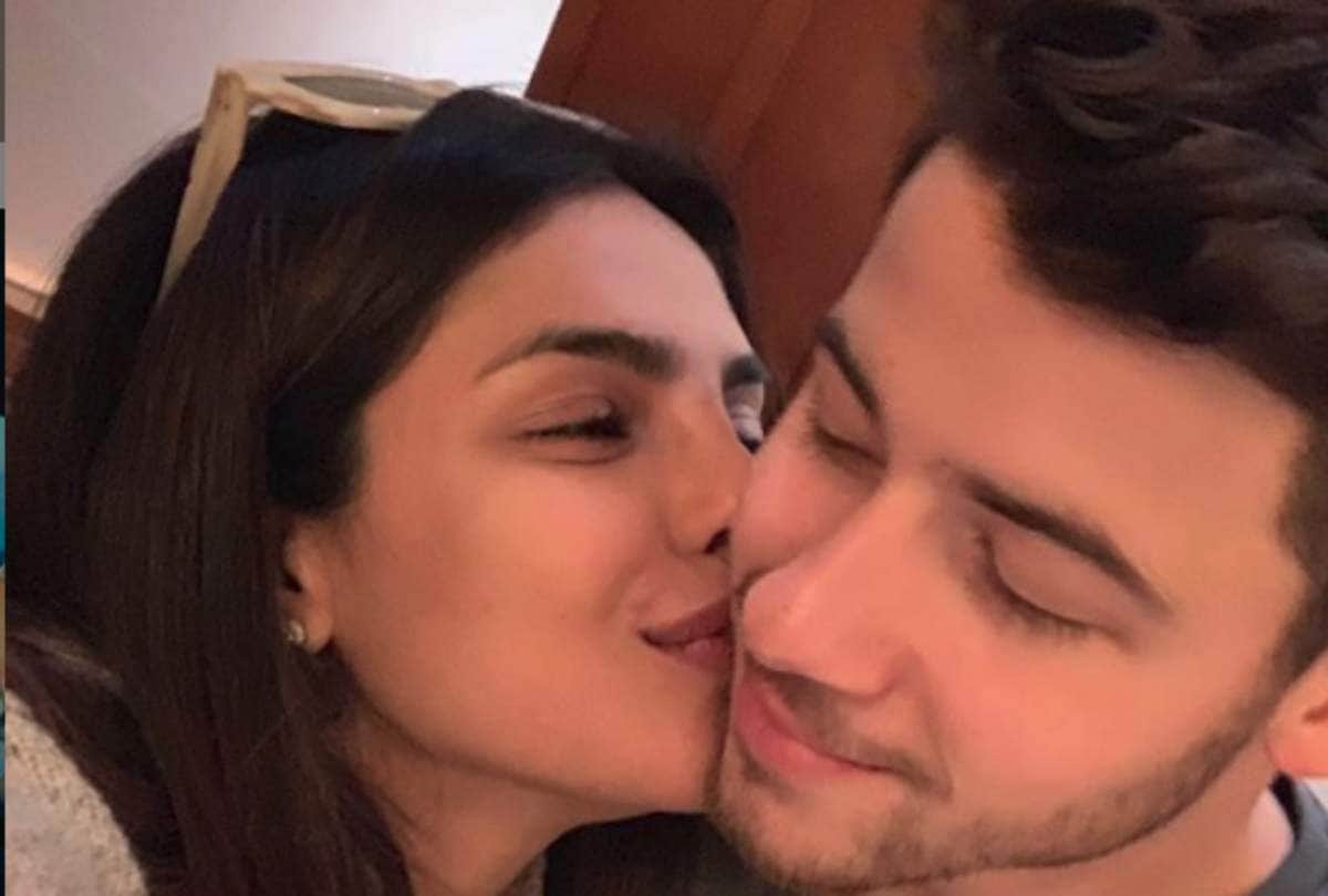 priyanka chopra trolled for share the cozy picture with hubby nick jonas in bedroom