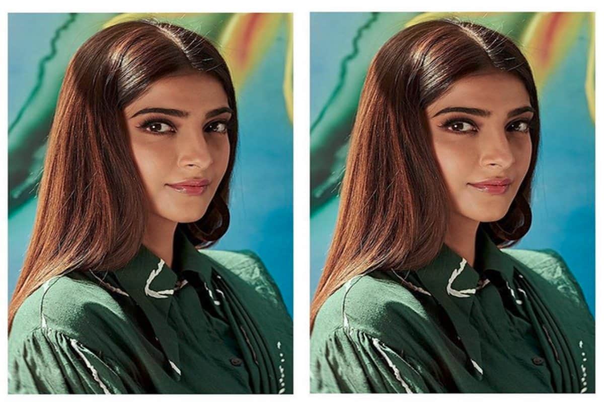 Sonam Kapoor poses with brother Arjun Kapoor and Malaika Arora