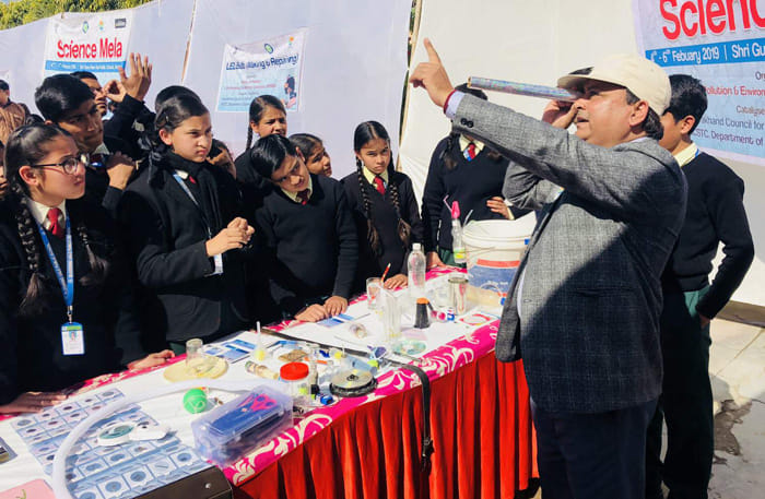 विज्ञान मेले में दी विज्ञान, गणित की जानकारियां