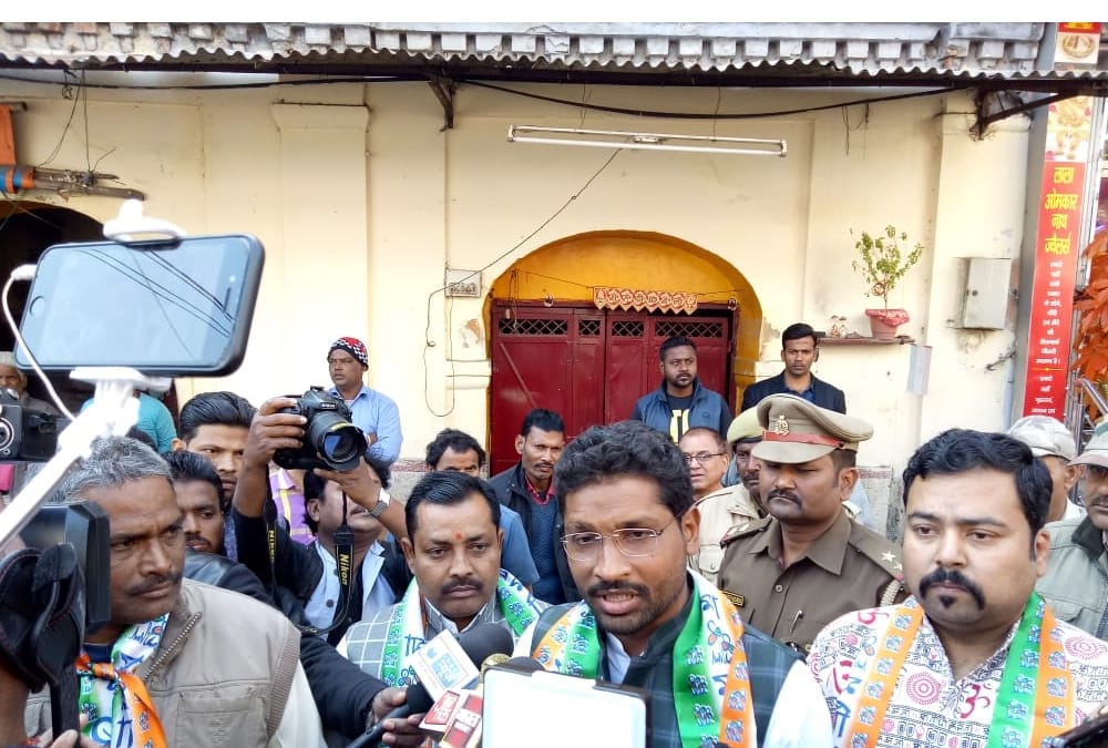 trinmool congress activists protest in lucknow.