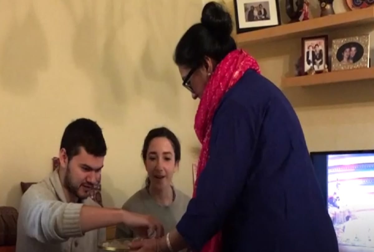 Strange story of Yamini Joshi who teach to make Indian recipes in USA
