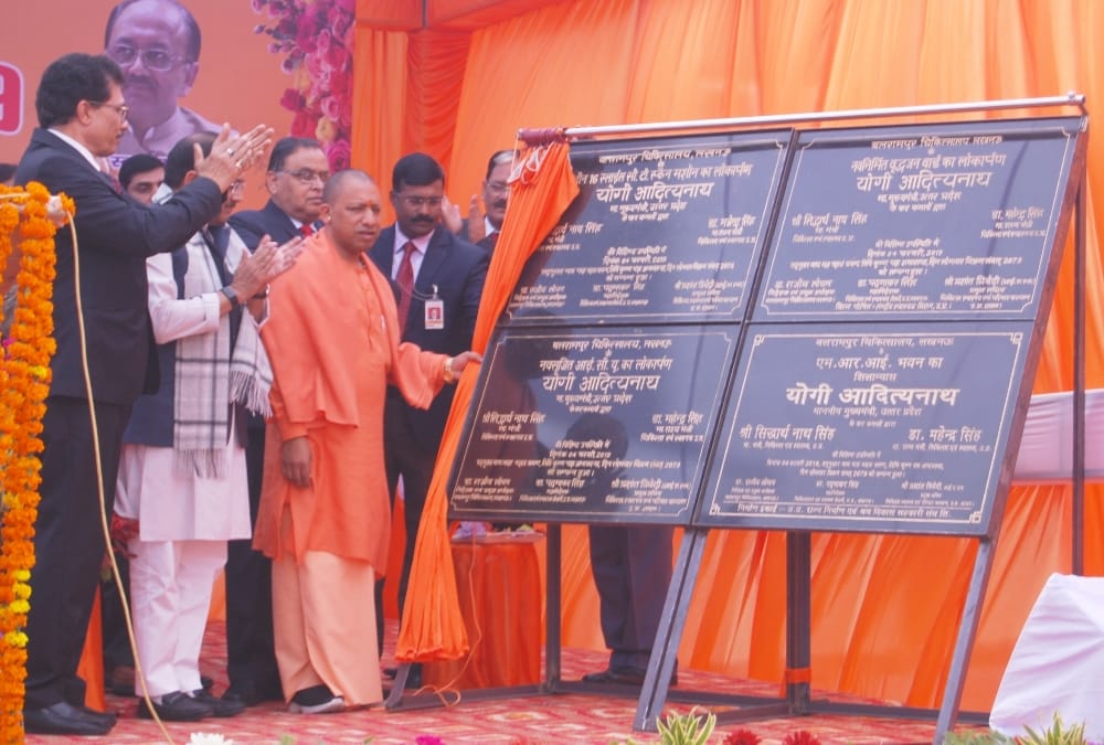 yogi adityanath suggests doctors to help patients.