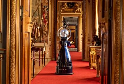 Birthplace of Winston Churchill and World Heritage Site Blenheim palace Tour Guide Robot Betty