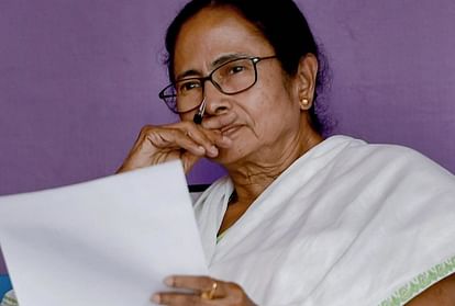 West Bengal: CM बनर्जी ने राज्यपाल को लिखा पत्र, राजभवन में आयोजित होने वाले राज्य स्थापना दिवस पर जताई आपत्ति West Bengal CM Mamata Banerjee writes to Governor CV Ananda Bose objecting to State Foundation Day event