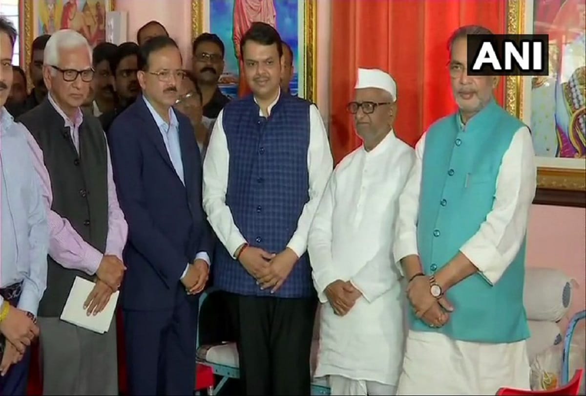 CM Fadnavis and two ministers meets Anna Hazare in maharashtra 