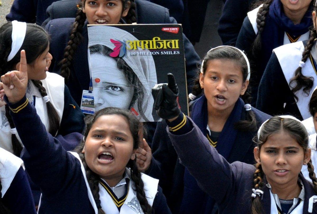 Amar Ujala Aparajita 100 million Smiles organized the program at Noida