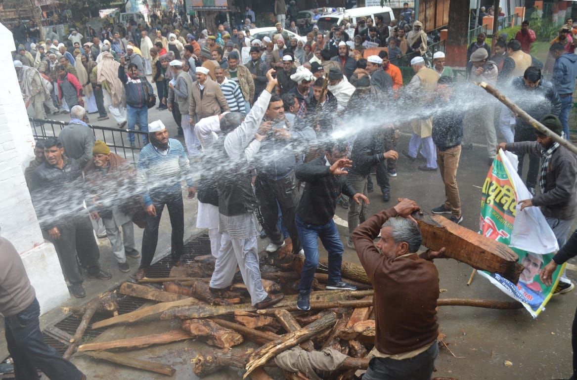 Sugarcane farmers get punctured by police