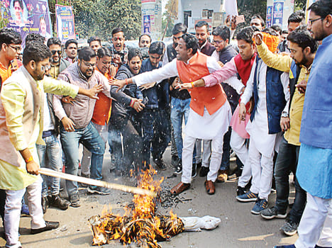 BJP Yuva Morcha blows Mamata's effigy