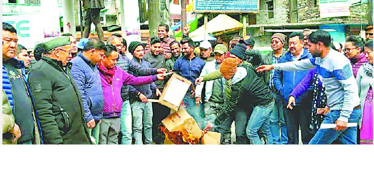 Congress Service Team flagged the Hindu Mahasabha's effigy