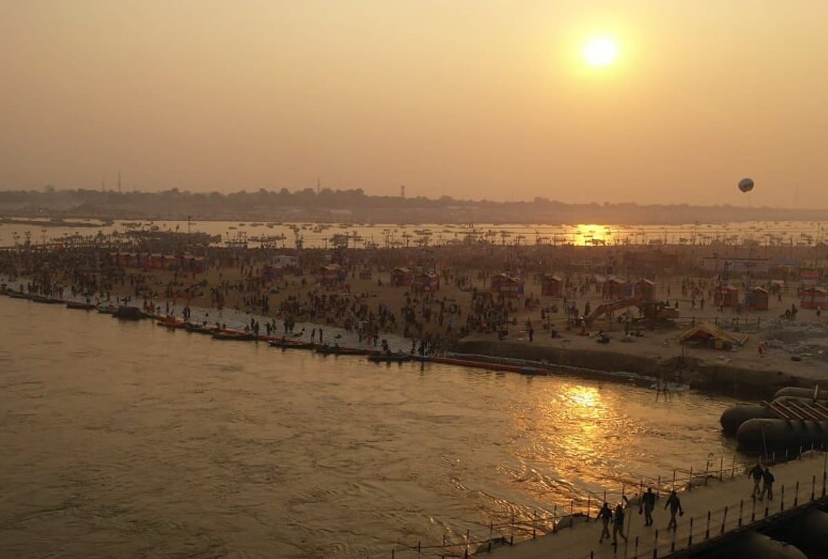 Ardh Kumbh mela Mauni Amavasya Maha snan unexpected devotees crowd, photos telling Story