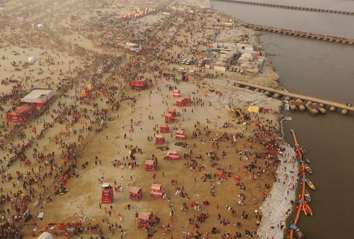 Ardh Kumbh mela Mauni Amavasya Maha snan unexpected devotees crowd, photos telling Story