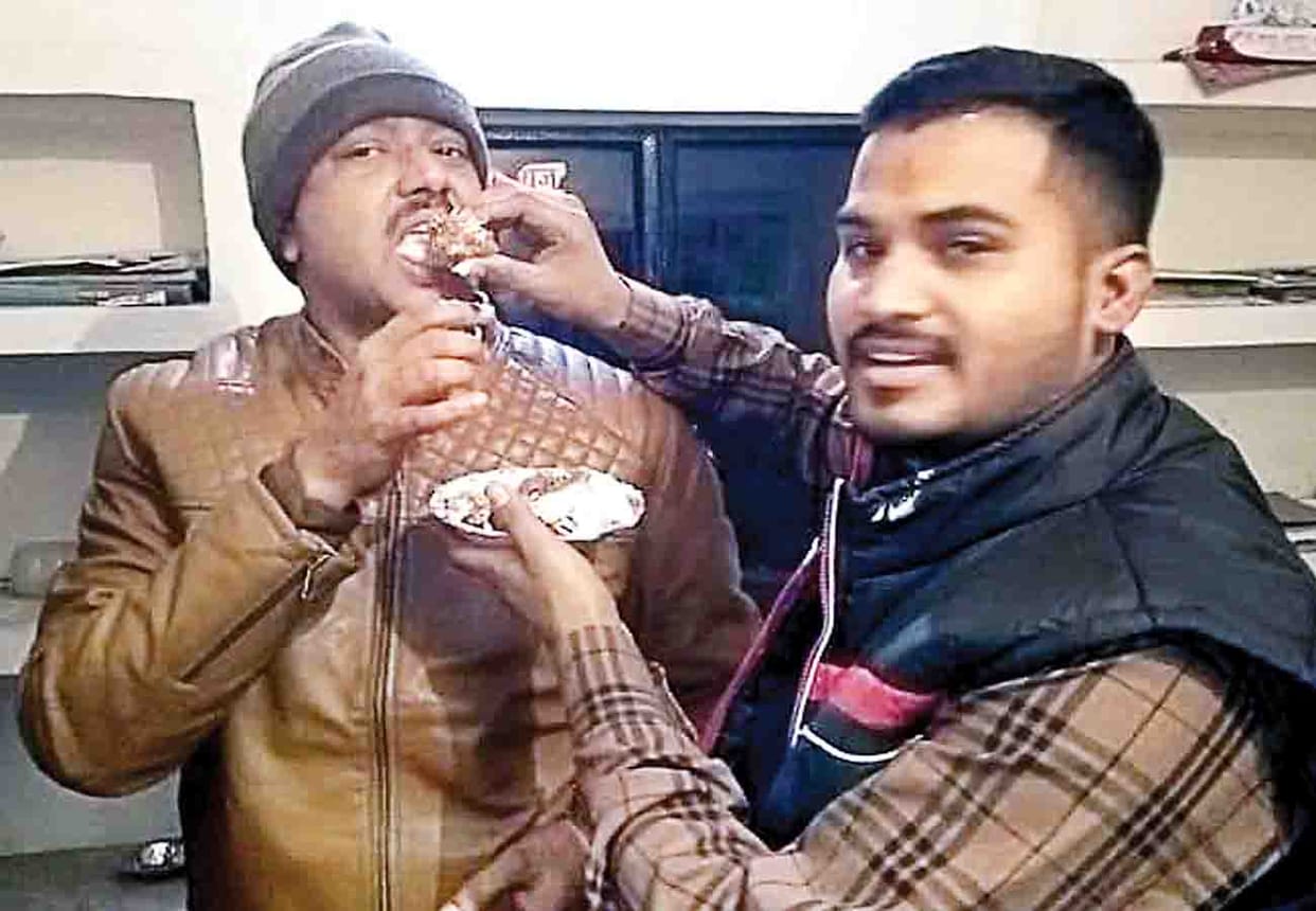 viral video of police with accused of kidnapping