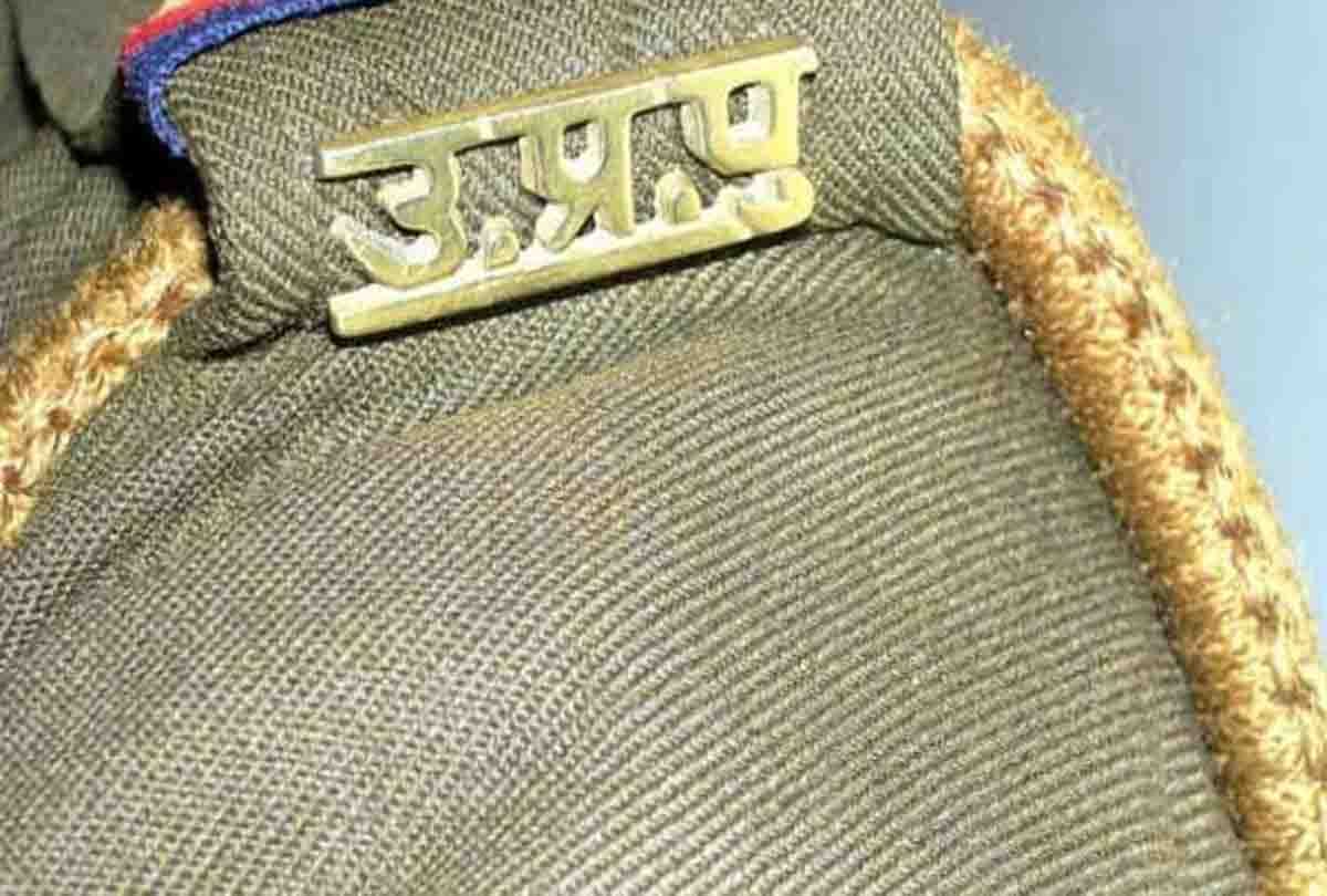 two policemen suspended in kanpur
