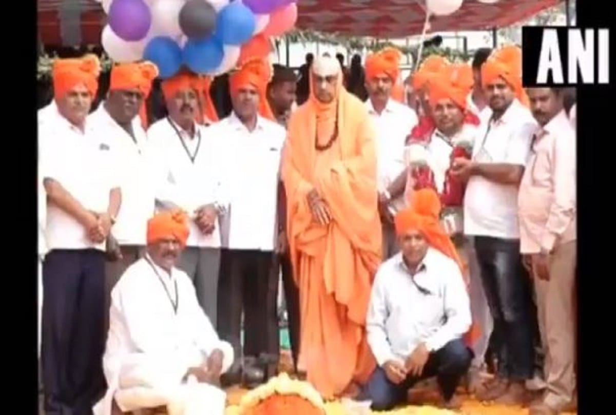 Helium balloons catch fire at Suttur Mutt in Mysuru, Karnataka, Three people injuries