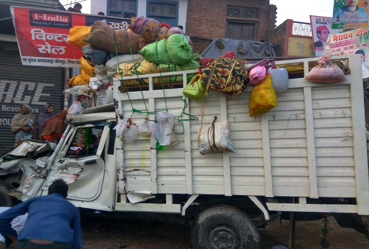 Pickup and bus collision in Jaunpur who returning from Kumbh Mela