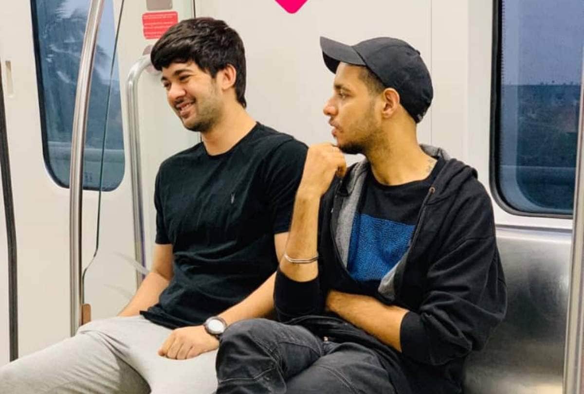 karan deol travel in metro social media user praise sunny deol son
