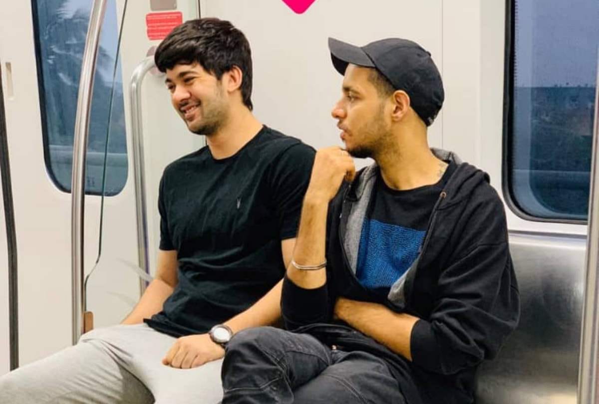 karan deol travel in metro social media user praise sunny deol son