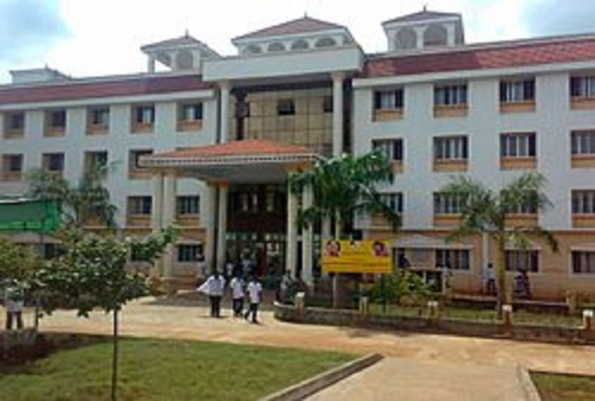 due to doctor's behaviour, lady patient has no more