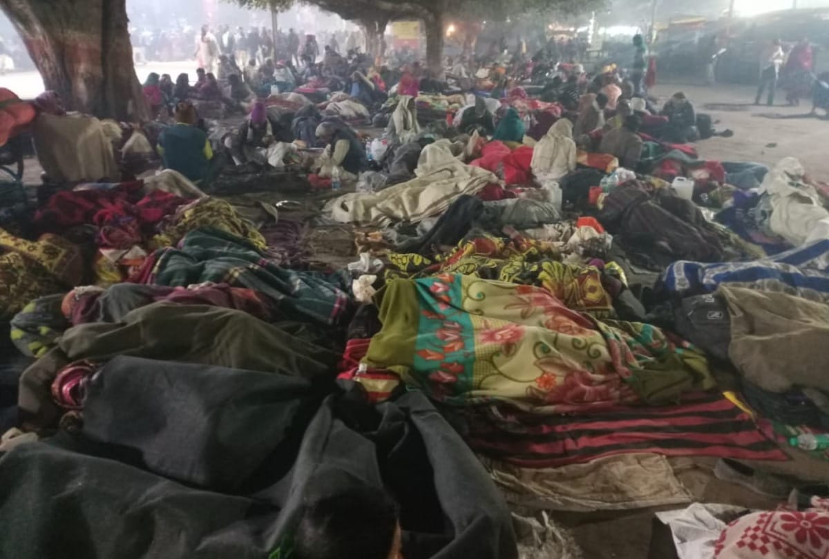 kumbh Mela 2019:devotees cook baati chokha after mauni amvasya snan