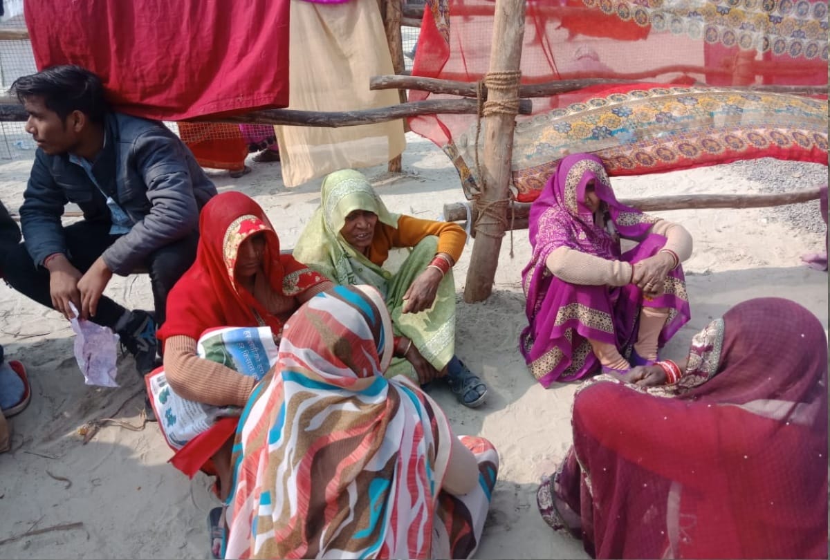 kumbh Mela 2019:devotees cook baati chokha after mauni amvasya snan