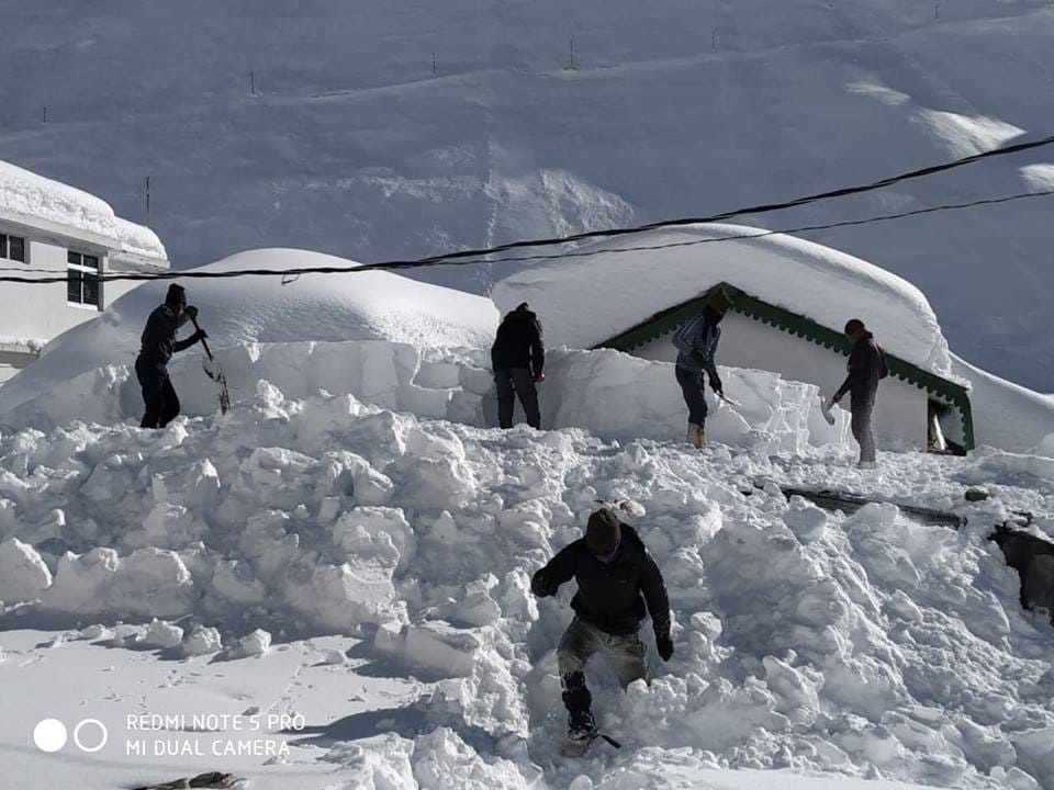 kedarnath temple half covered with snow see photos