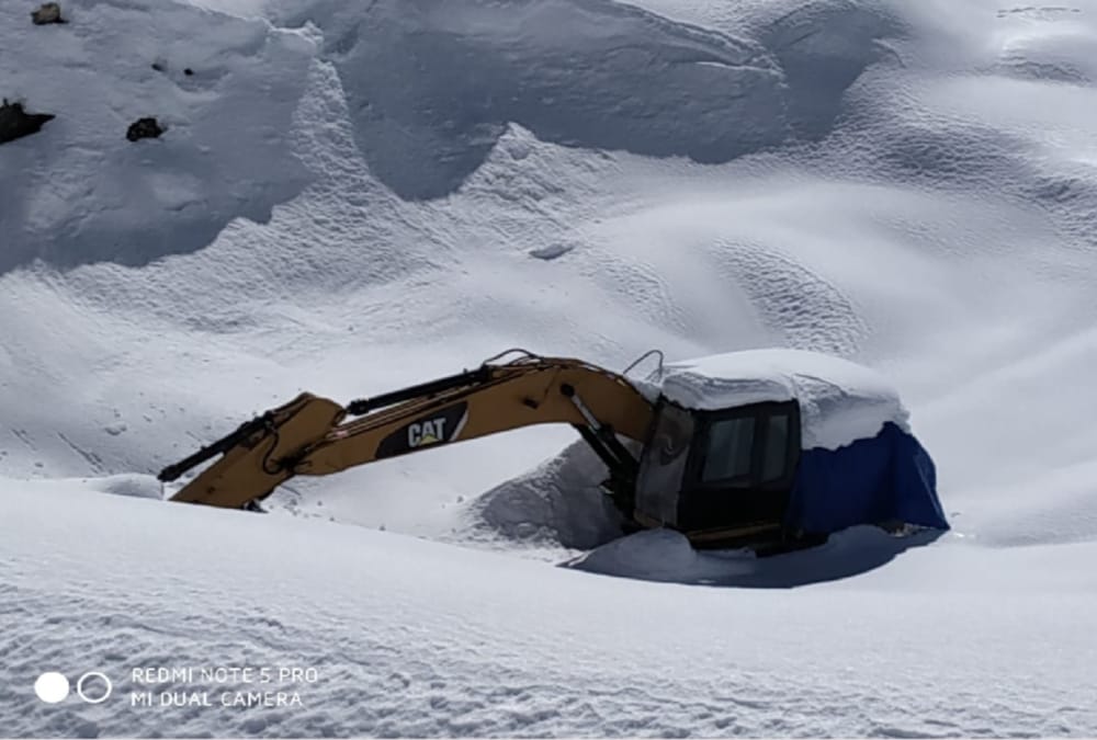 kedarnath temple half covered with snow see photos