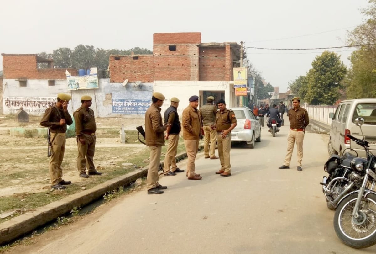 criminals looted jeweller in lucknow