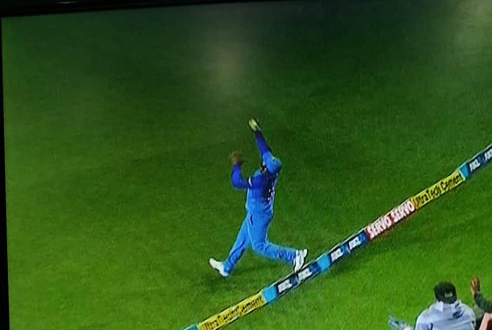 india vs new zealand: dinesh Karthik picked wonderful catch of DJ Mitchell 