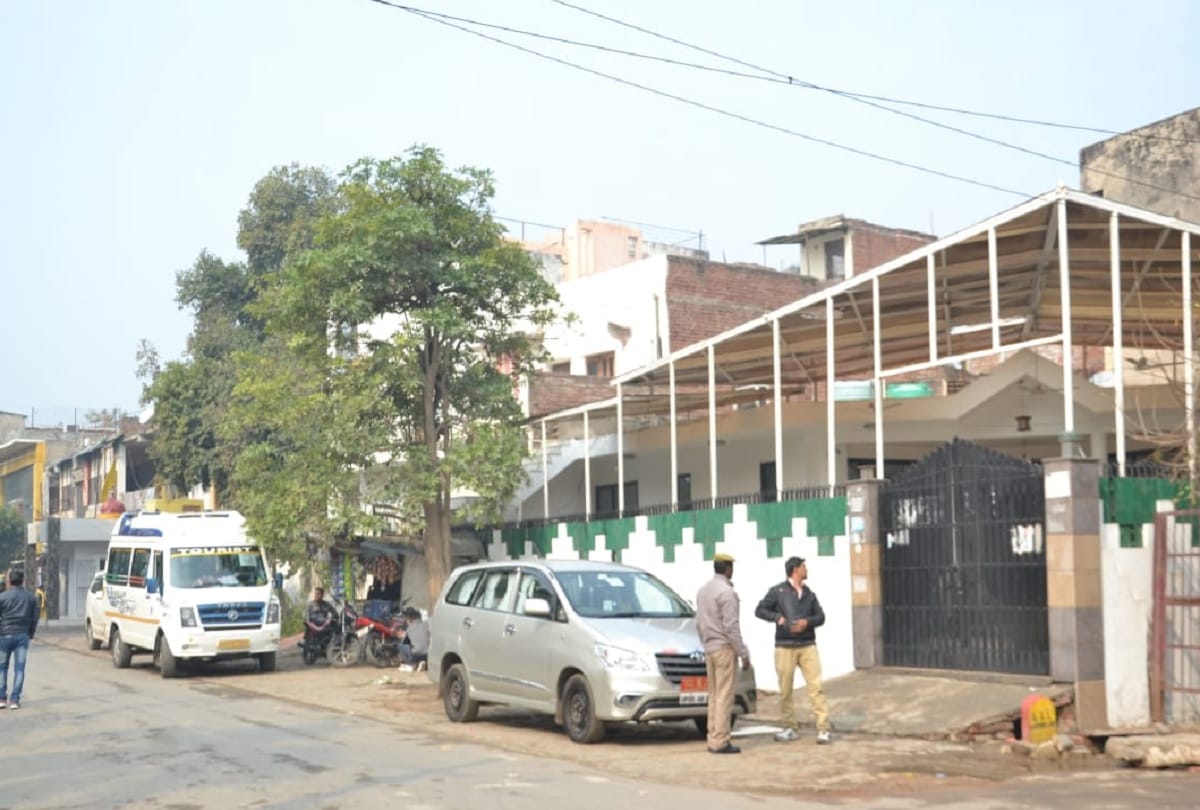 Income Tax Department raided on former minister Shiv Kumar Rathore house and office