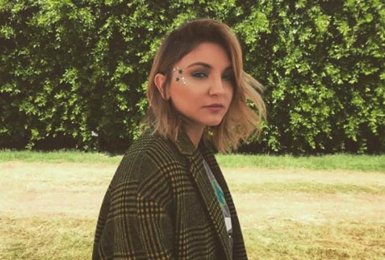 anushka sharma reaction when reaches out twins julia michaels