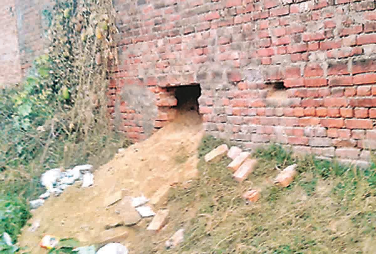 Thieves in Kaushambi steal ten houses
