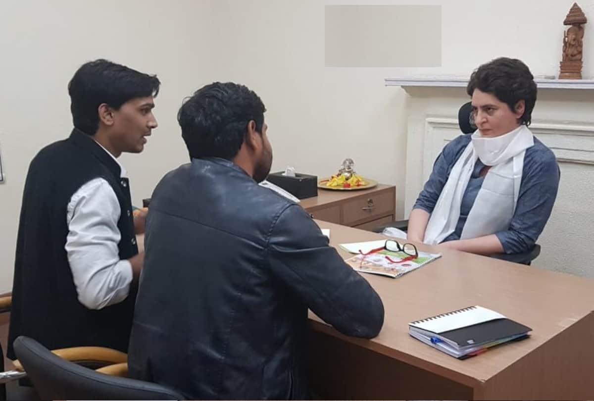 priyanka gandhi Jyotiraditya Madhavrao Scindia takes charge at aicc delhi office see photos