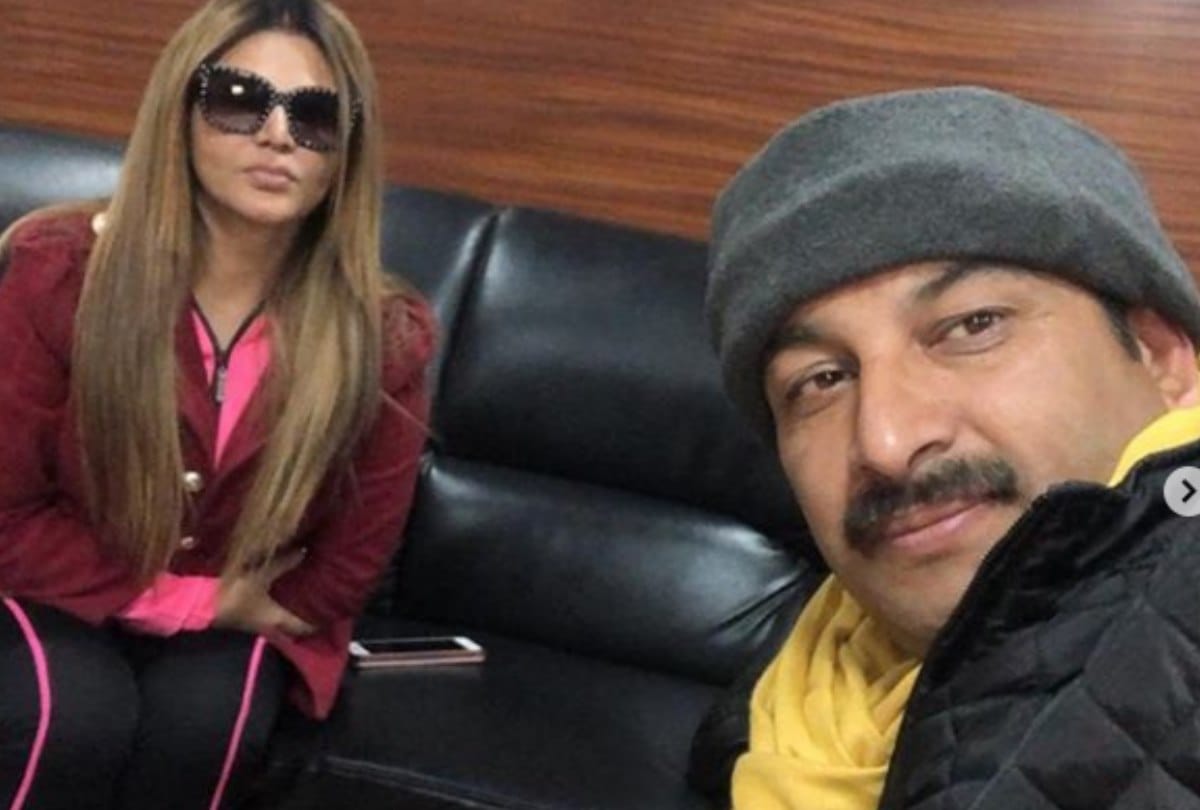 Bollywood item girl rakhi sawant visit kumbh mela Allahabad