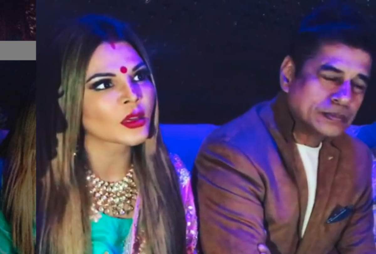 rakhi sawant reached kumbh mela she wear sindoor chhoda and bindi